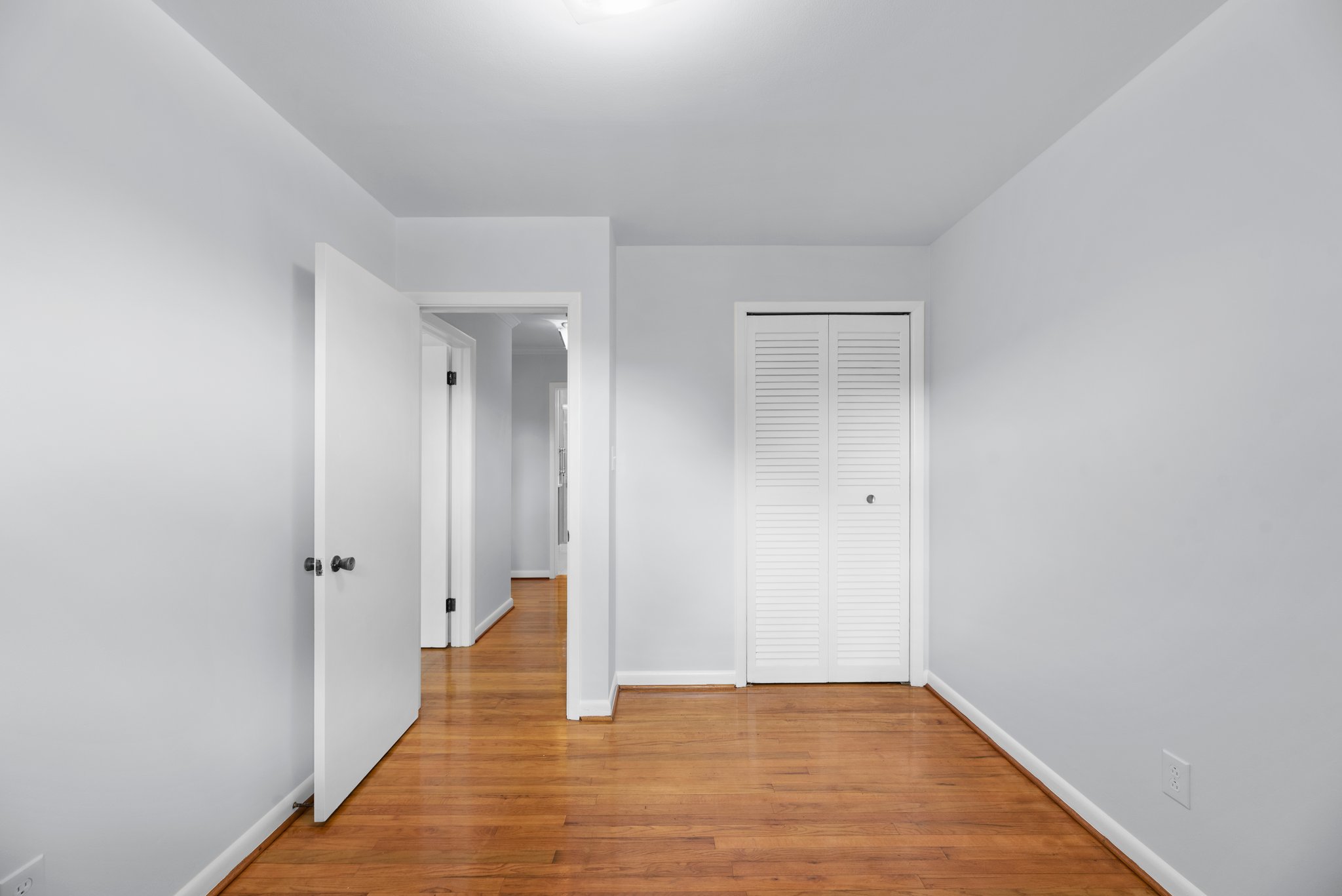 26. Main bedroom.JPG