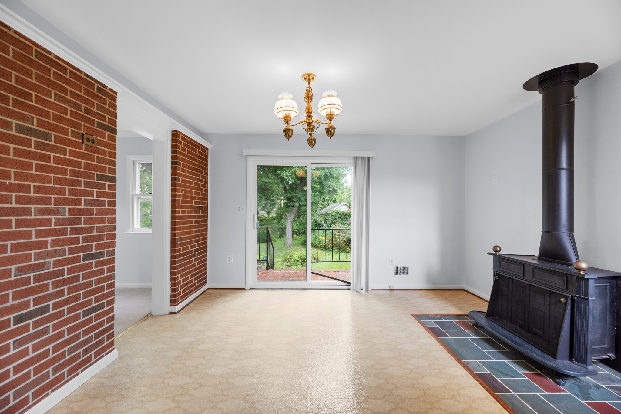 15. Family room.JPG