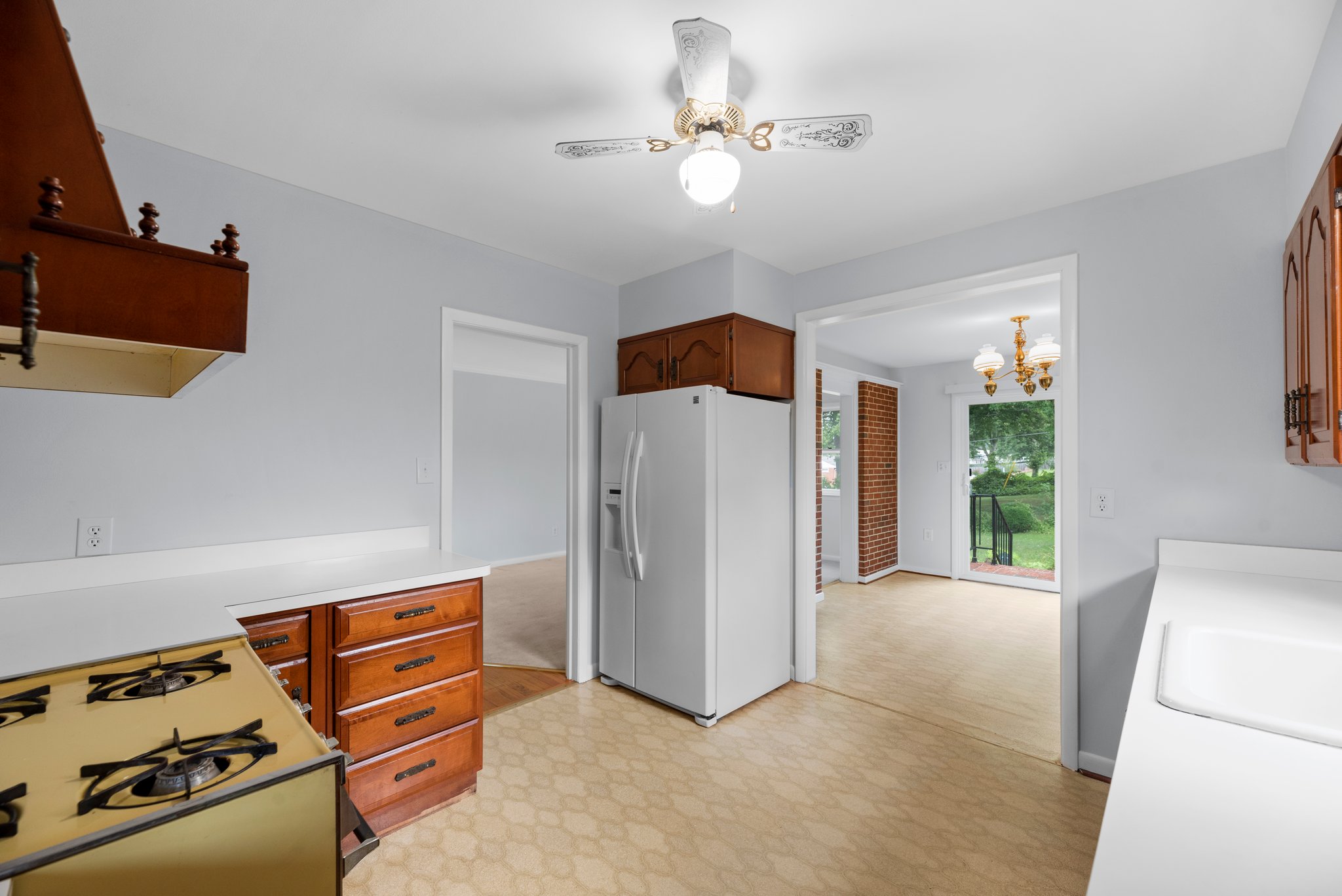 14. Kitchen.JPG