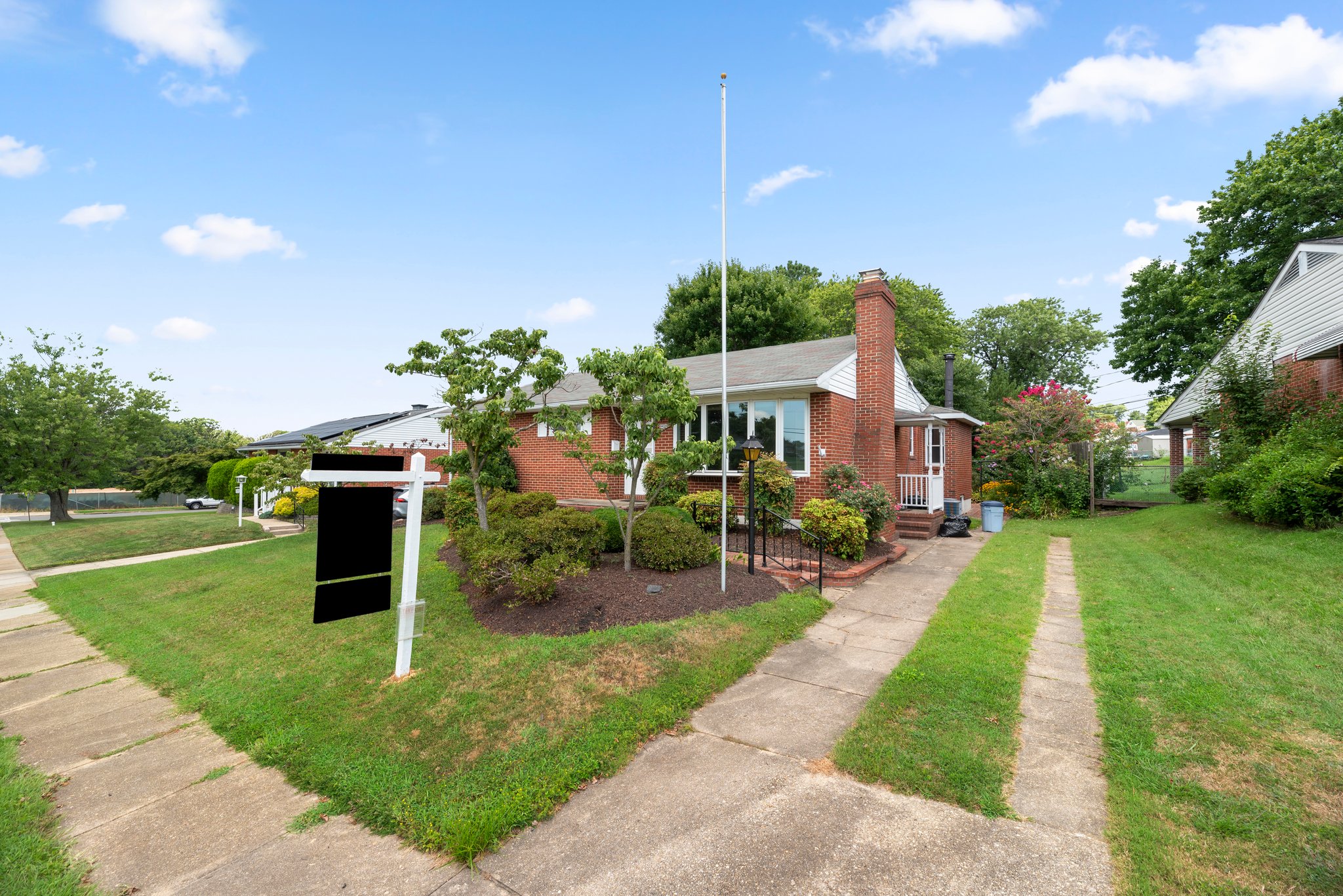 03. Front of house.JPG