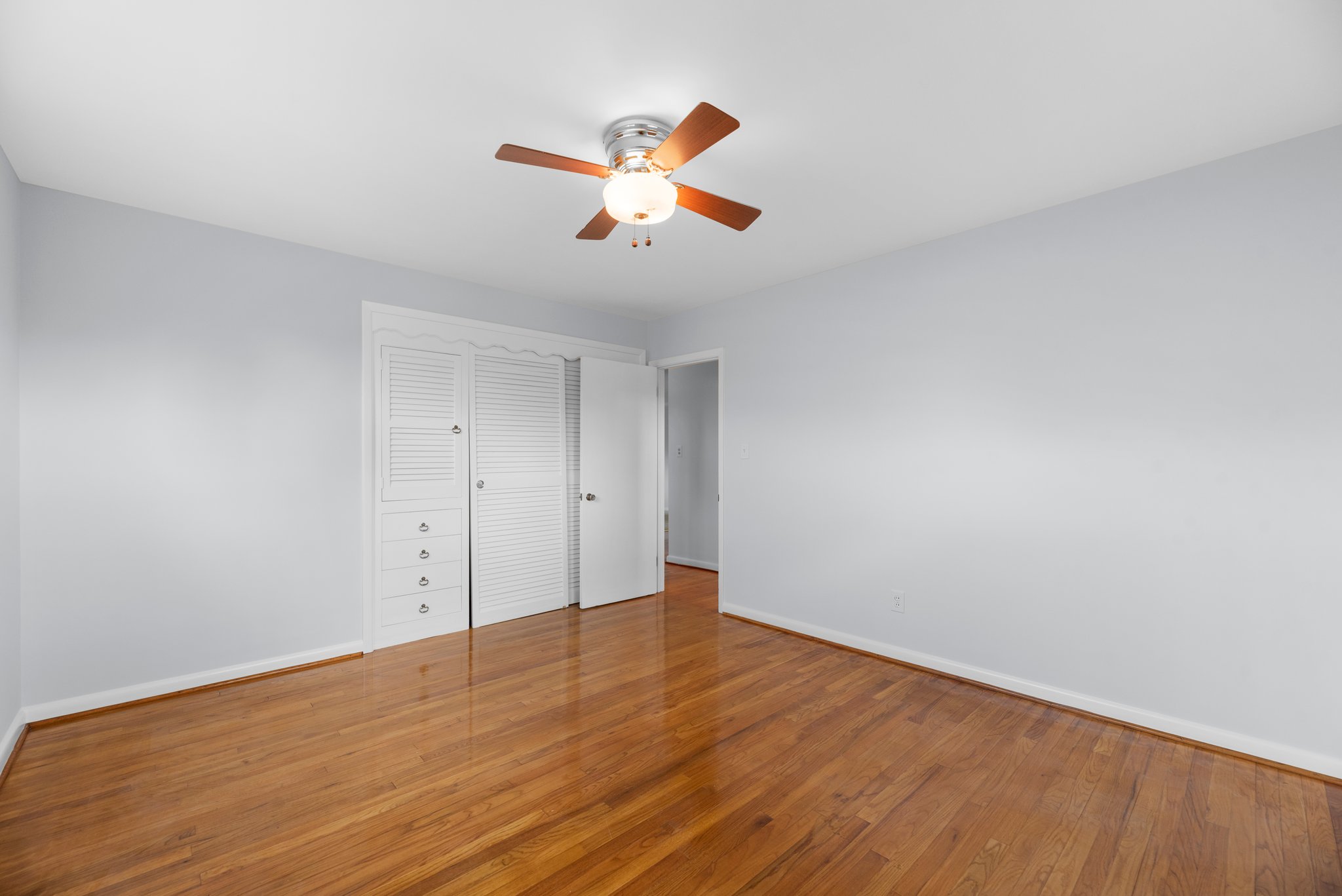 24. Main bedroom.JPG