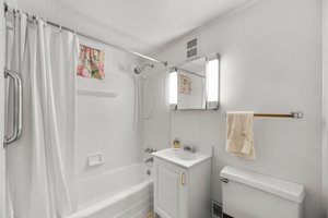 32. Lower bath.JPG