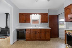 11. Kitchen.JPG