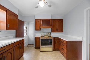 12. Kitchen.JPG