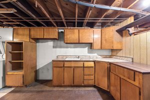 33. Wet bar.JPG