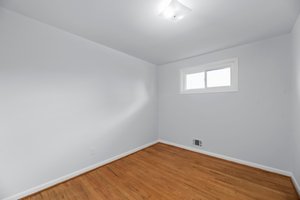 25. Main bedroom.JPG