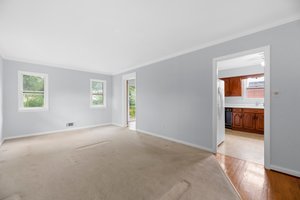 09. Dining room.JPG