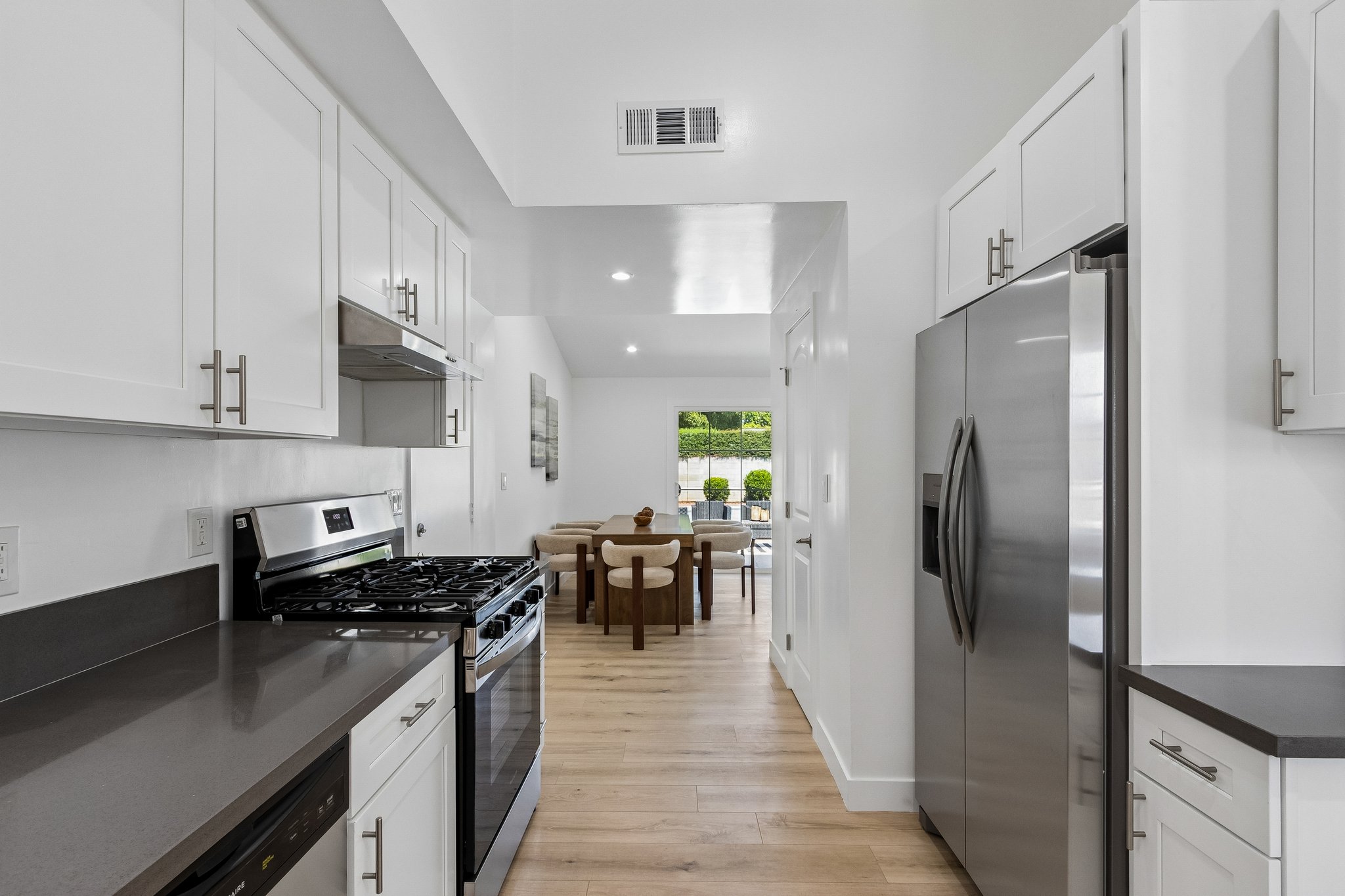 Cozycroft Ave-S2706-018.jpg