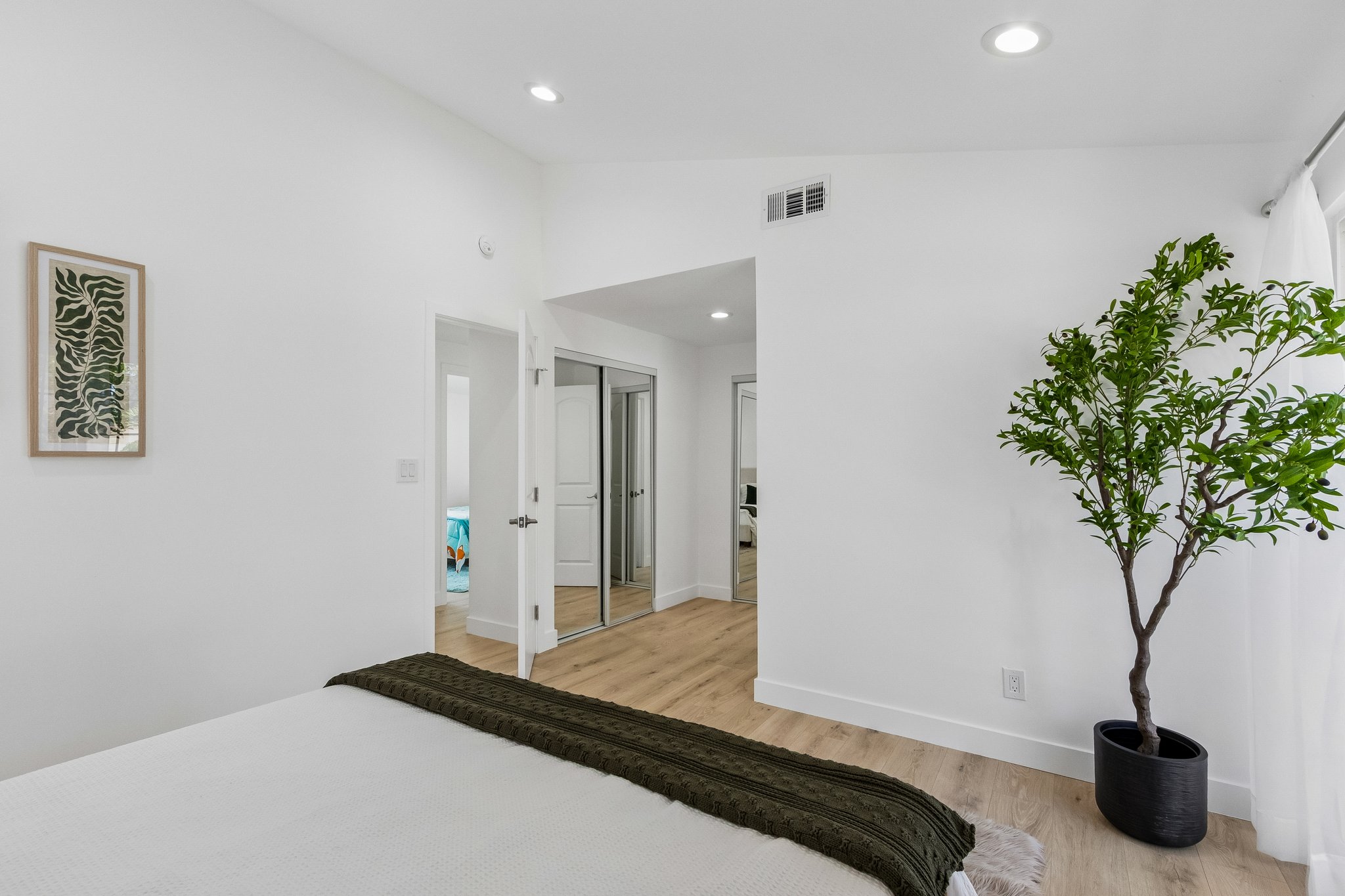 Cozycroft Ave-S2706-020.jpg