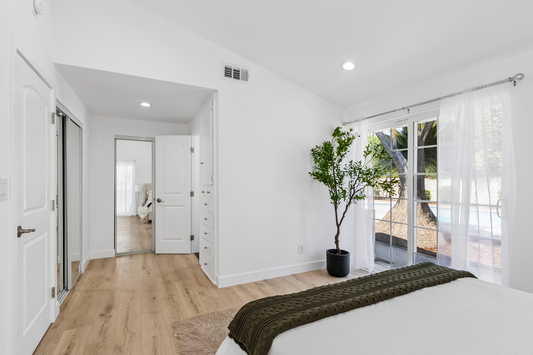 Cozycroft Ave-S2706-021.jpg