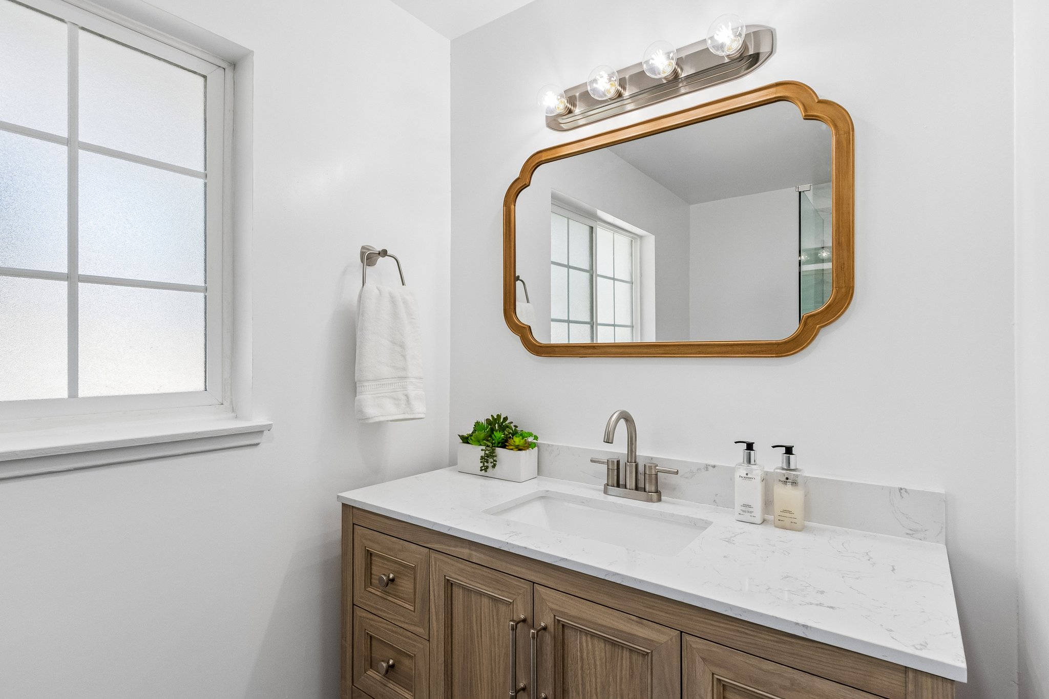 Cozycroft Ave-S2706-024.jpg