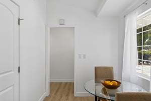 Cozycroft Ave-S2706-013.jpg
