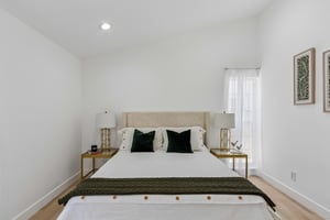 Cozycroft Ave-S2706-022.jpg