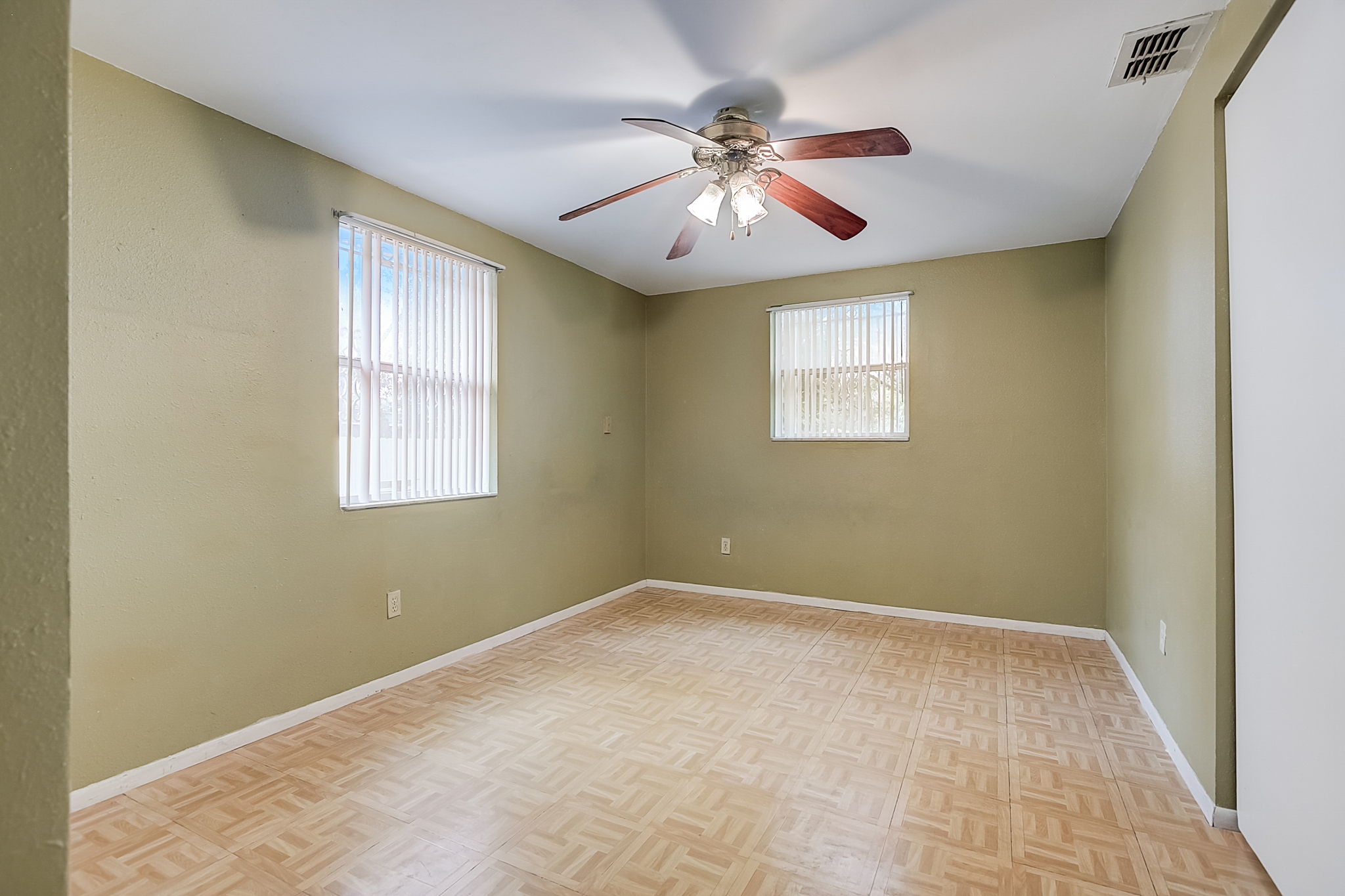 Packwood Ave-023
