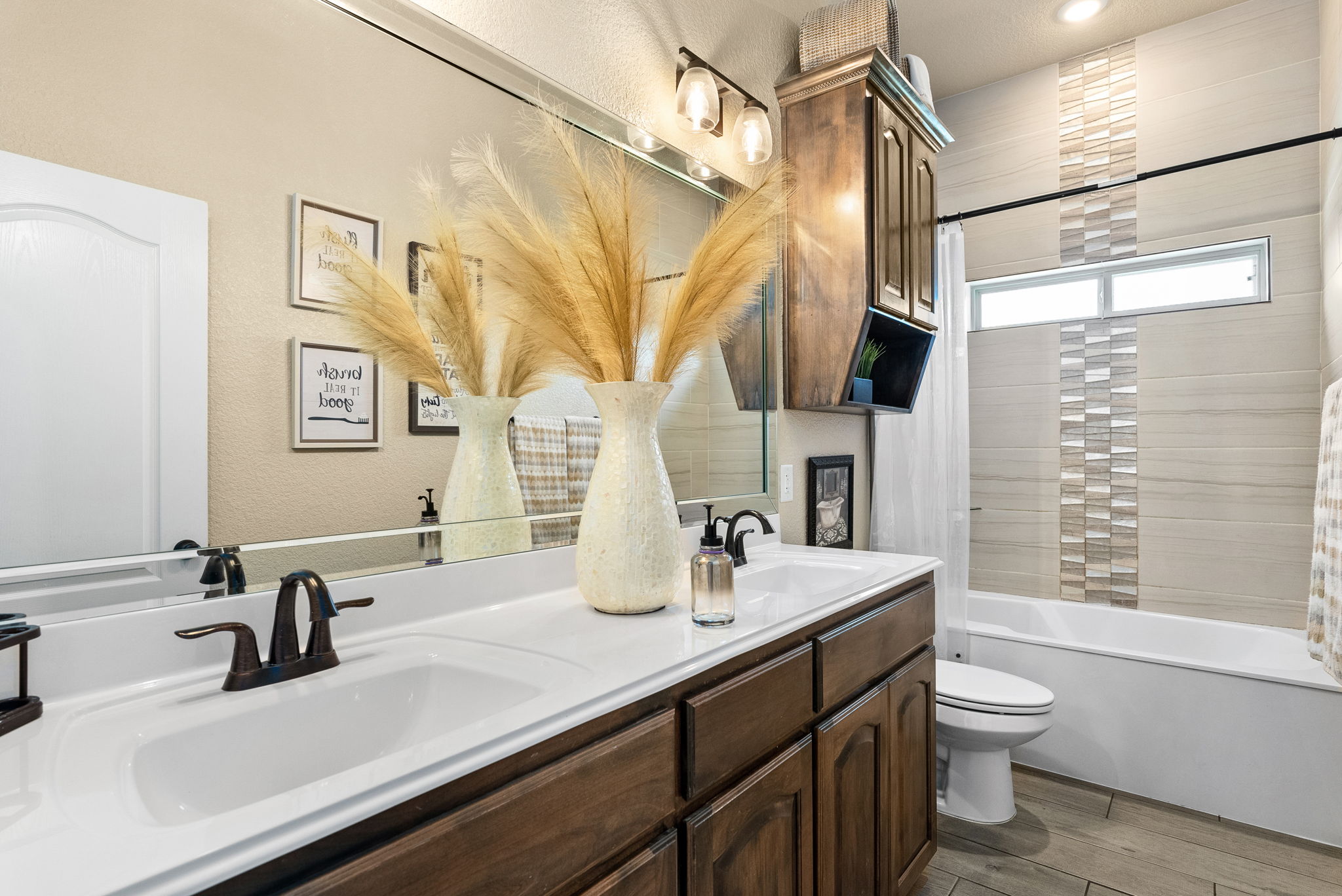  Photo 32