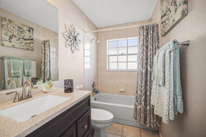 Bathroom 1 - 495A4397