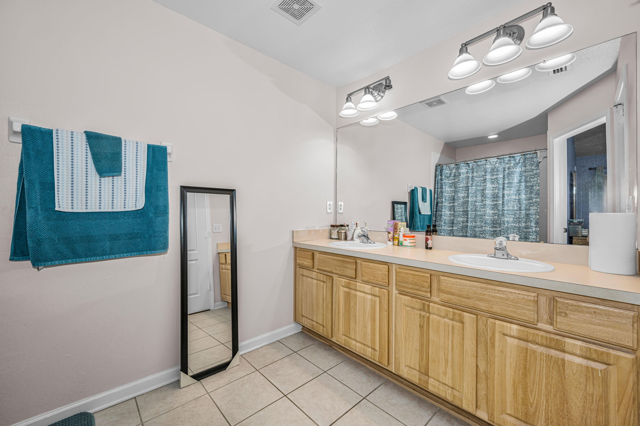 Upper Level Primary Bathroom 1a