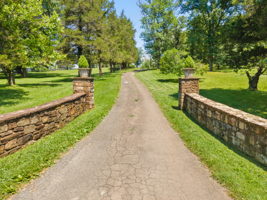 8415 Oaks Rd, Warrenton, VA 20186, USA Photo 4