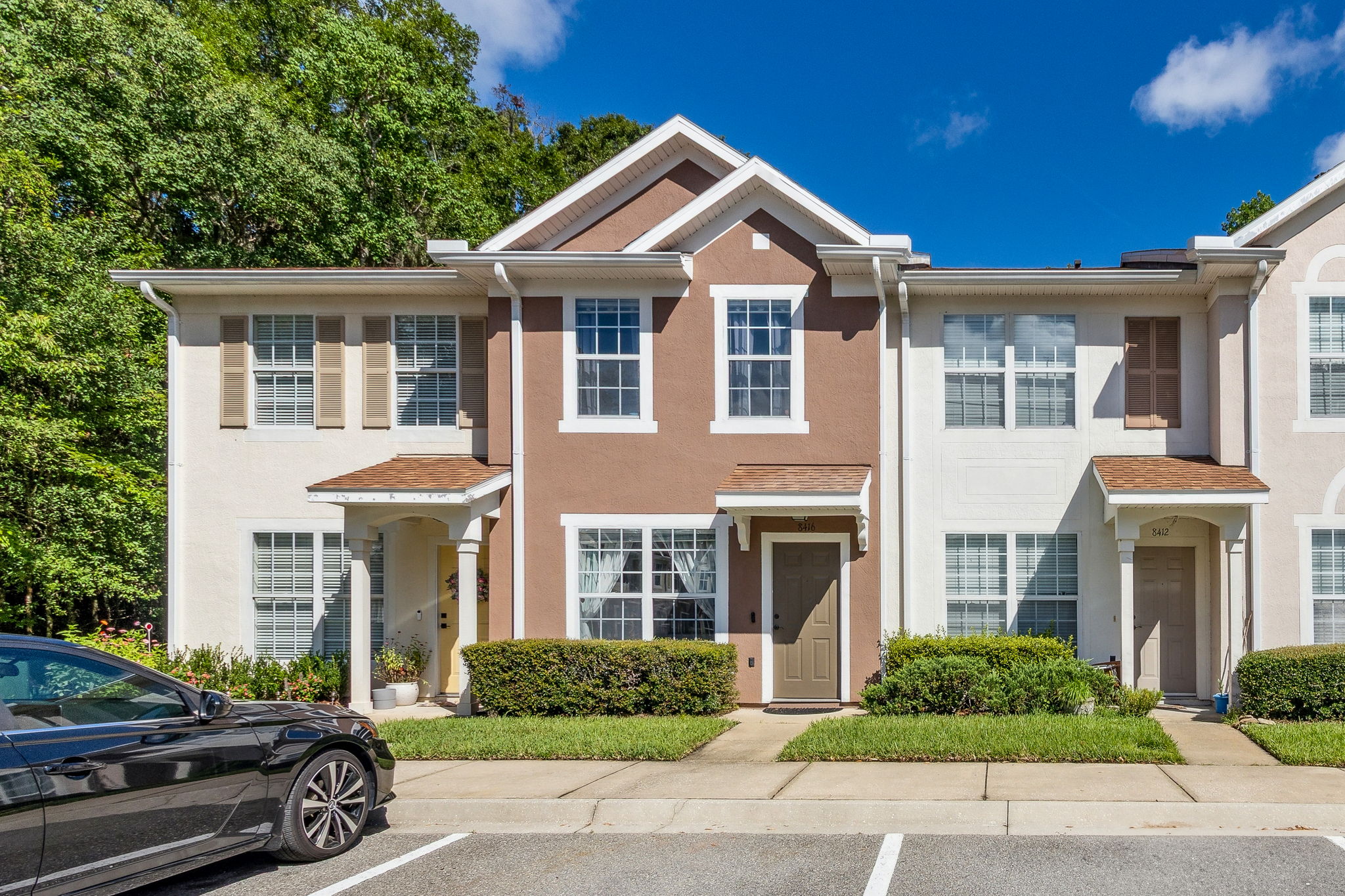 Welcome to 8416 Thornbush Ct
