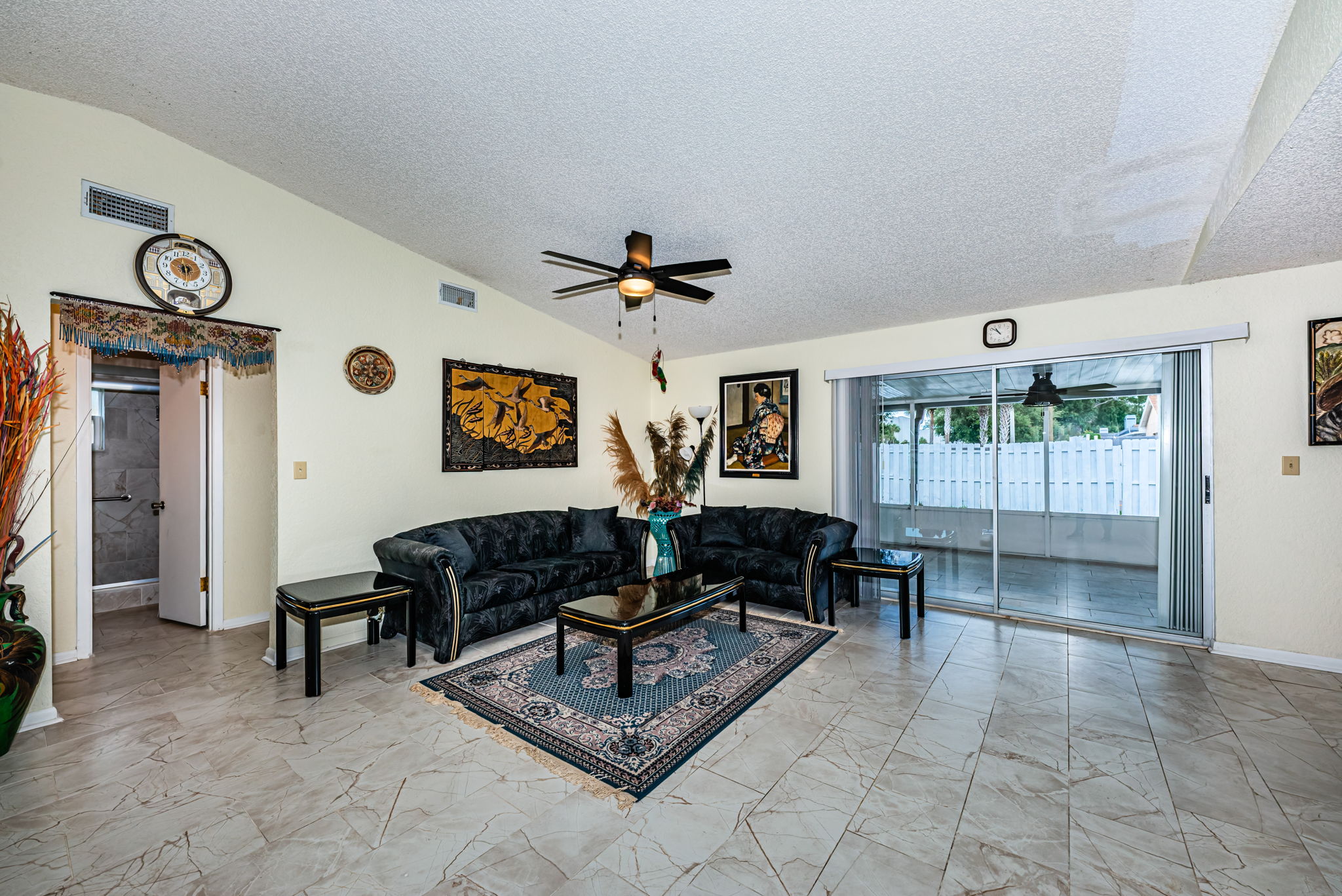 Living Room 2-2