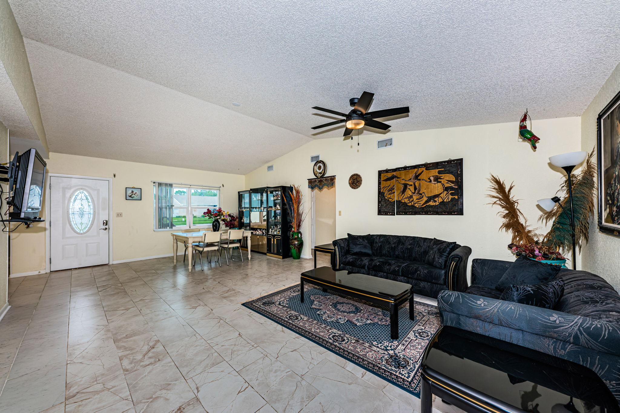 Living Room 3-2