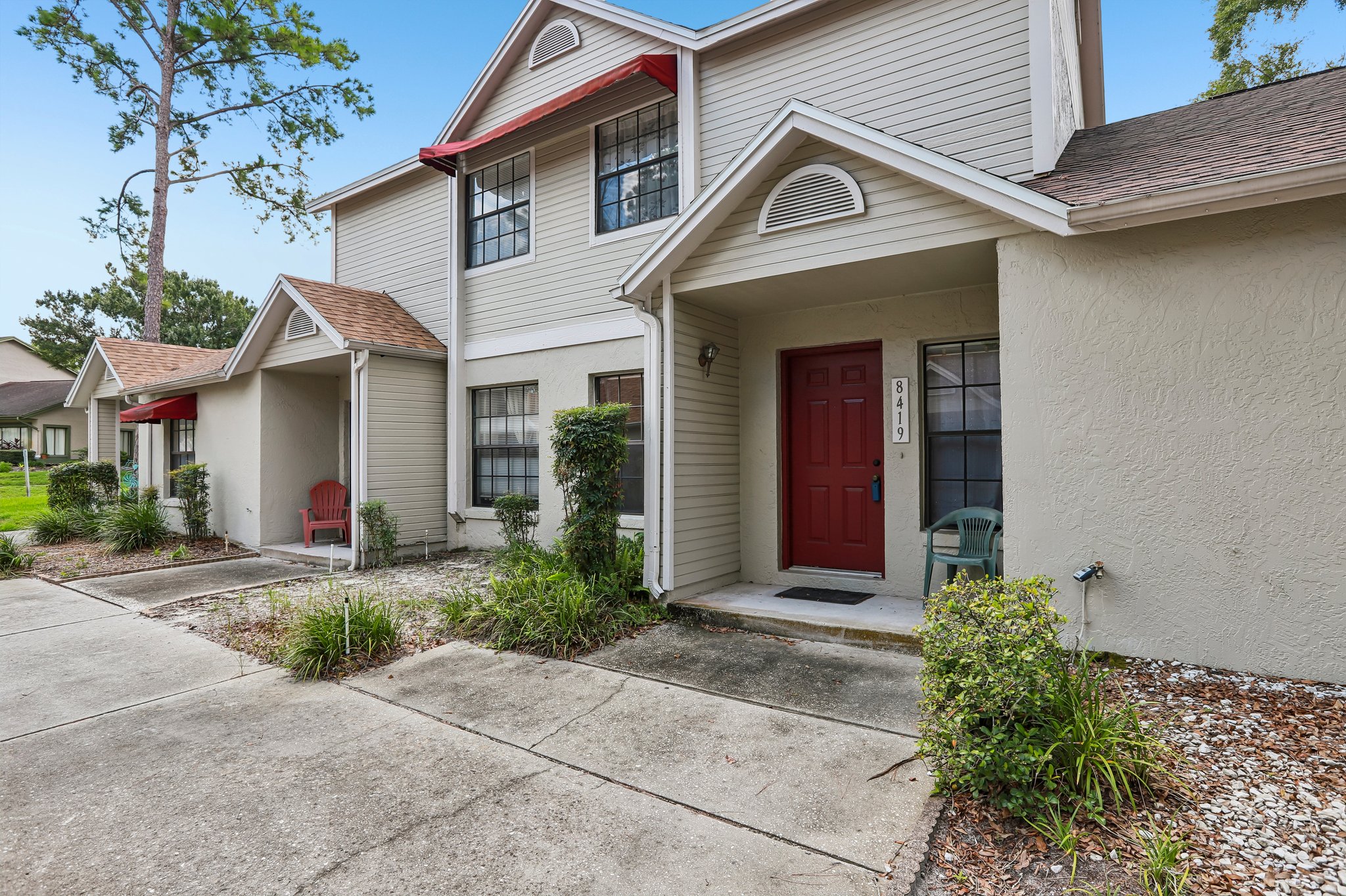 Laurelon Pl-S1208-002.jpg