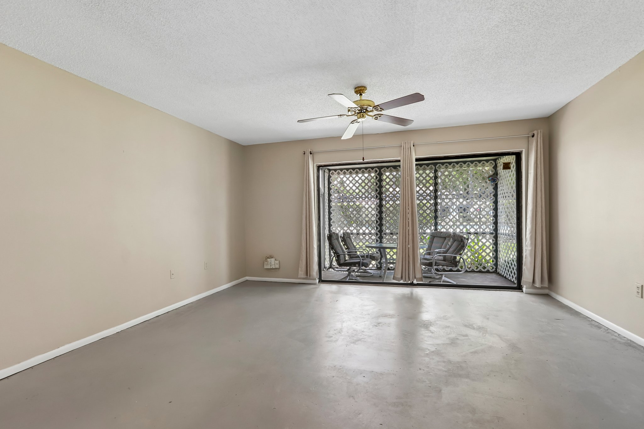 Laurelon Pl-S1208-009.jpg