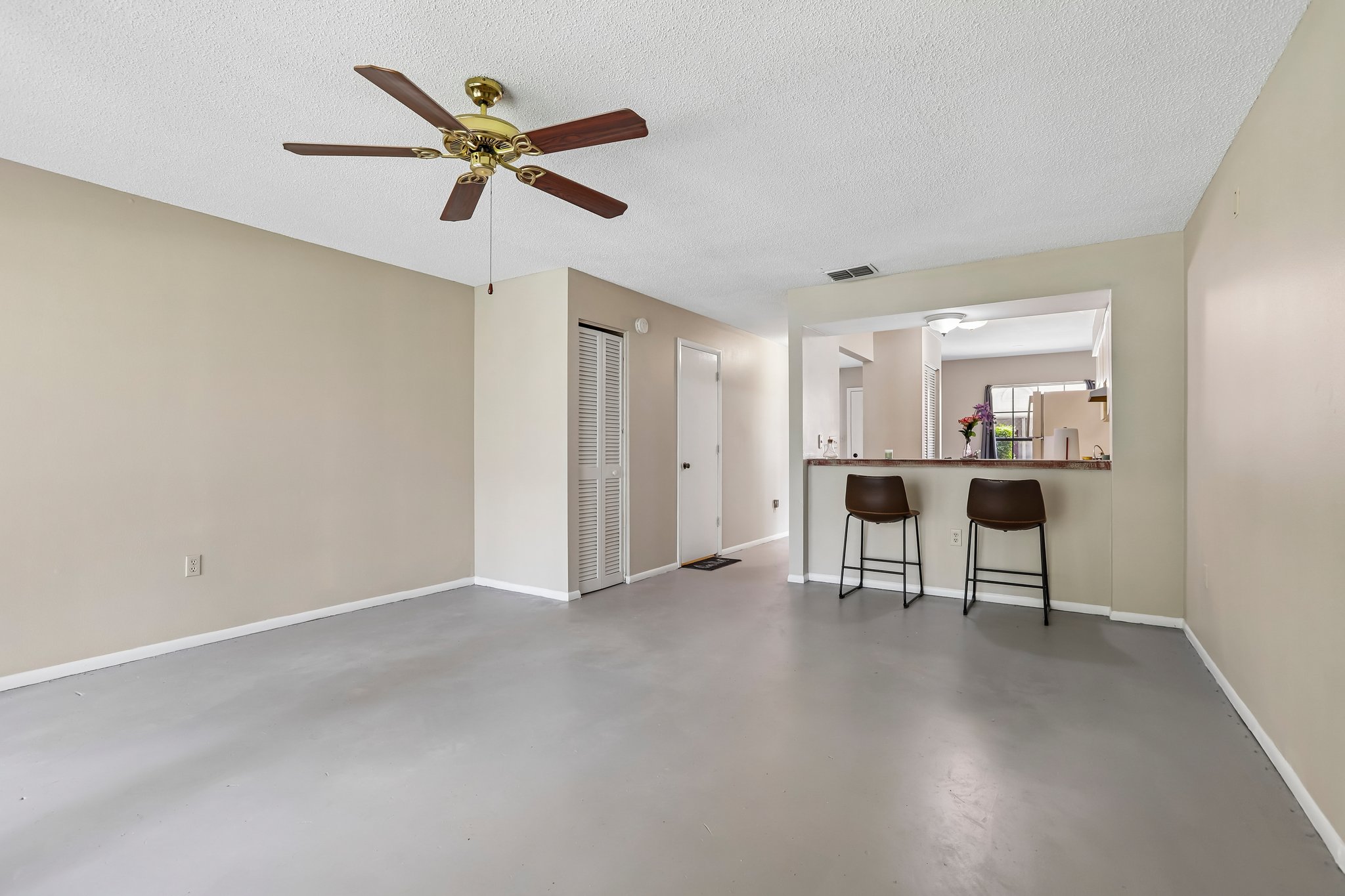 Laurelon Pl-S1208-014.jpg