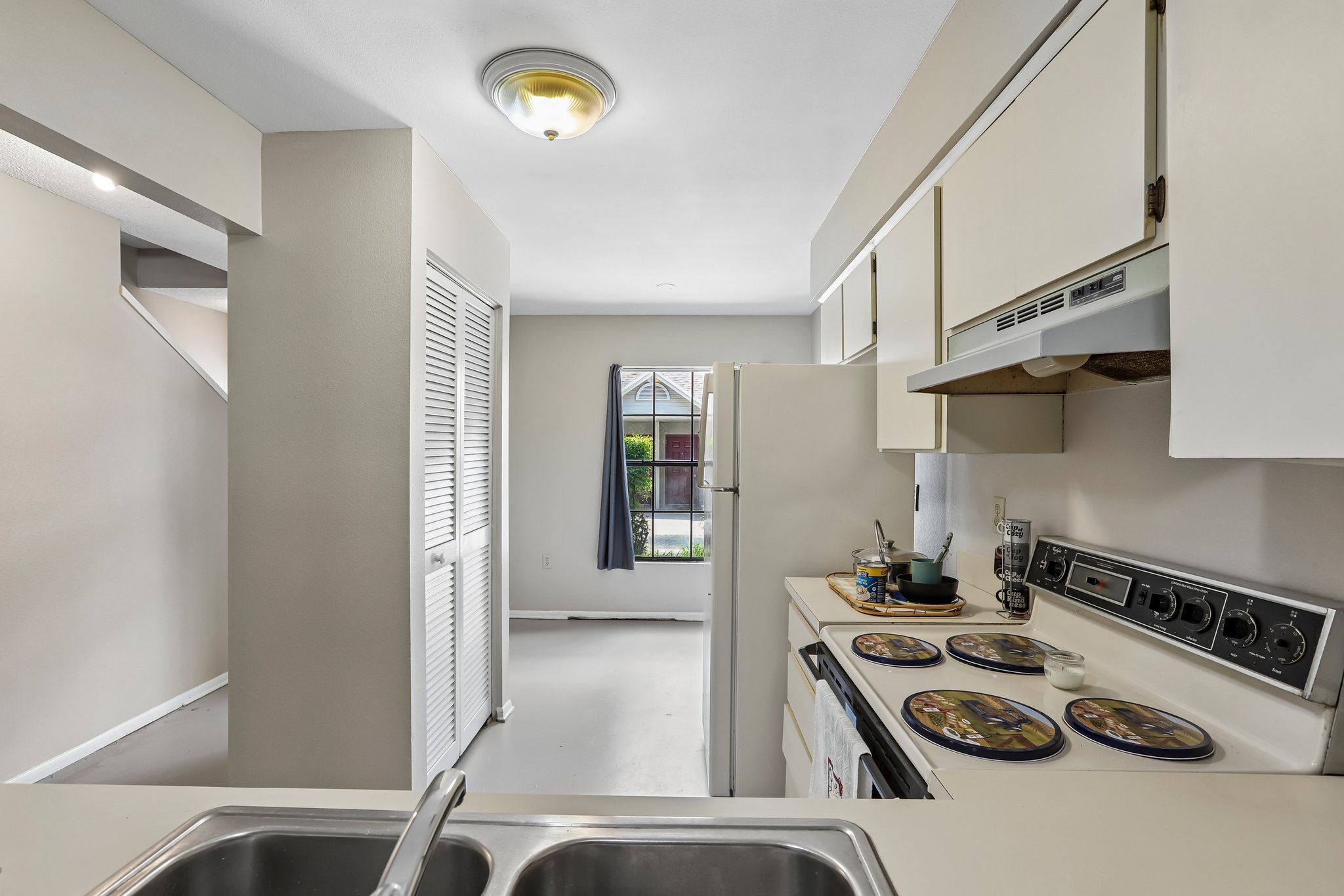 Laurelon Pl-S1208-022.jpg