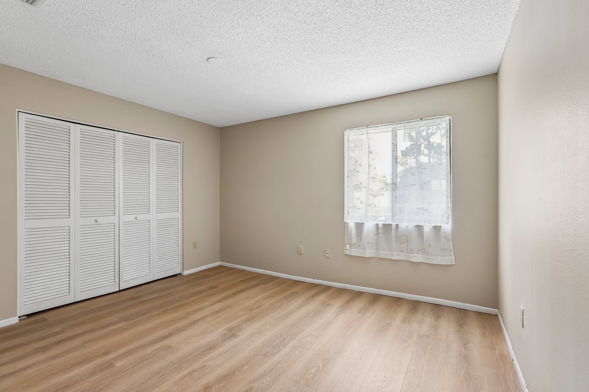 Laurelon Pl-S1208-028.jpg