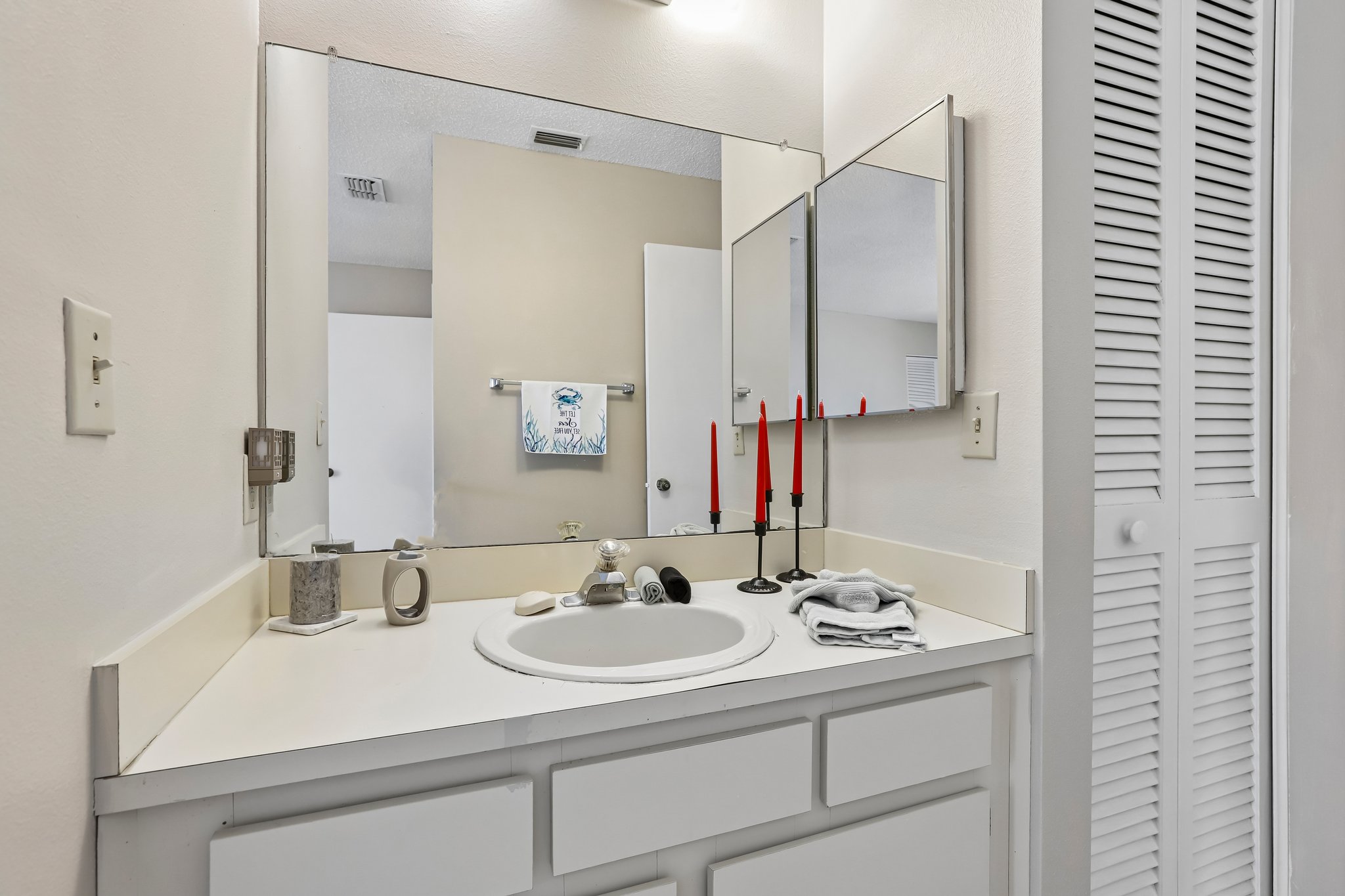 Laurelon Pl-S1208-035.jpg