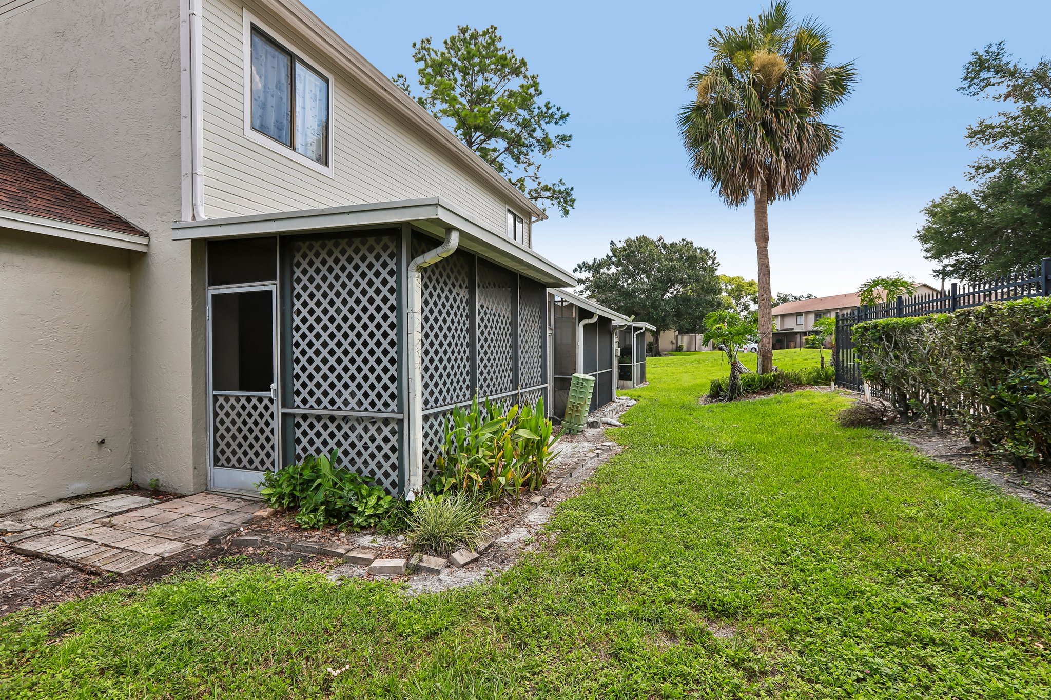 Laurelon Pl-S1208-042.jpg
