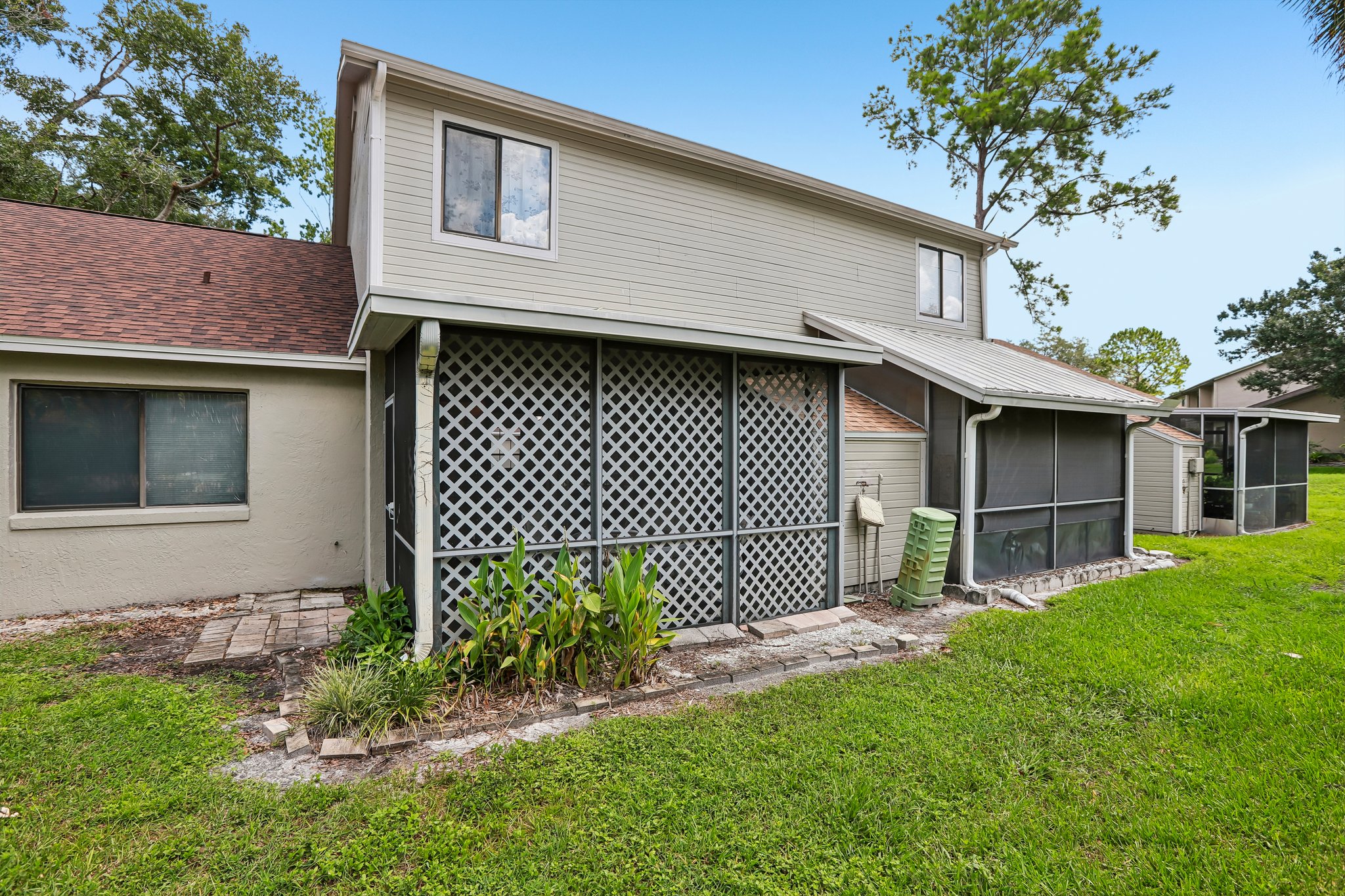 Laurelon Pl-S1208-043.jpg