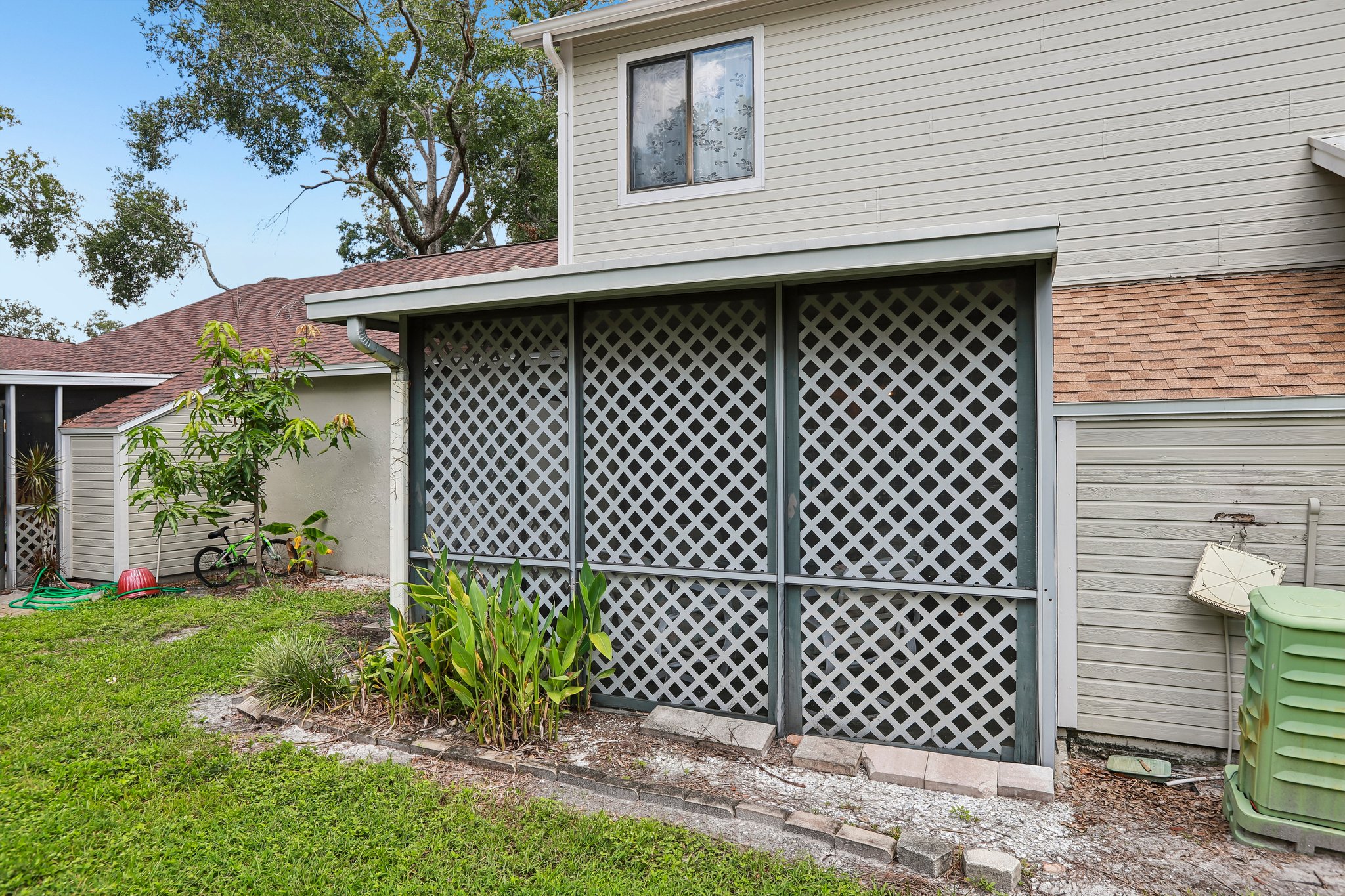 Laurelon Pl-S1208-044.jpg