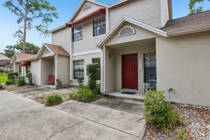 Laurelon Pl-S1208-002.jpg