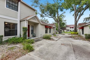 Laurelon Pl-S1208-003.jpg
