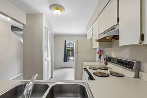 Laurelon Pl-S1208-019.jpg