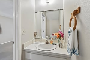Laurelon Pl-S1208-024.jpg
