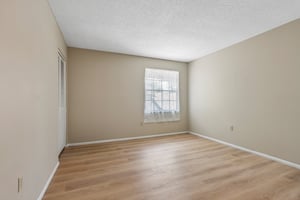 Laurelon Pl-S1208-032.jpg