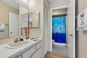 Laurelon Pl-S1208-034.jpg