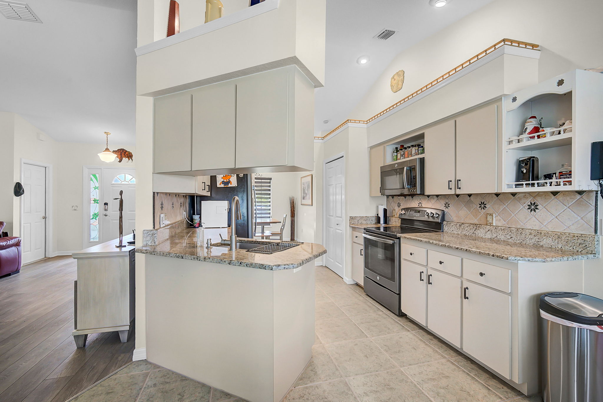 8420 Bessemer Ave-14