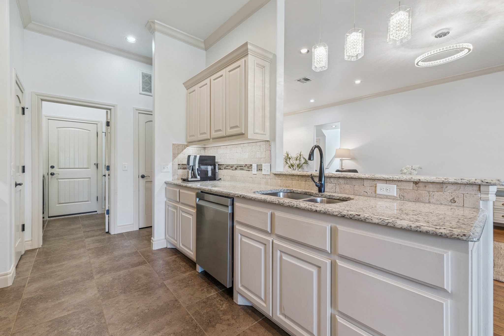 8421 NW 126th St_019.jpg