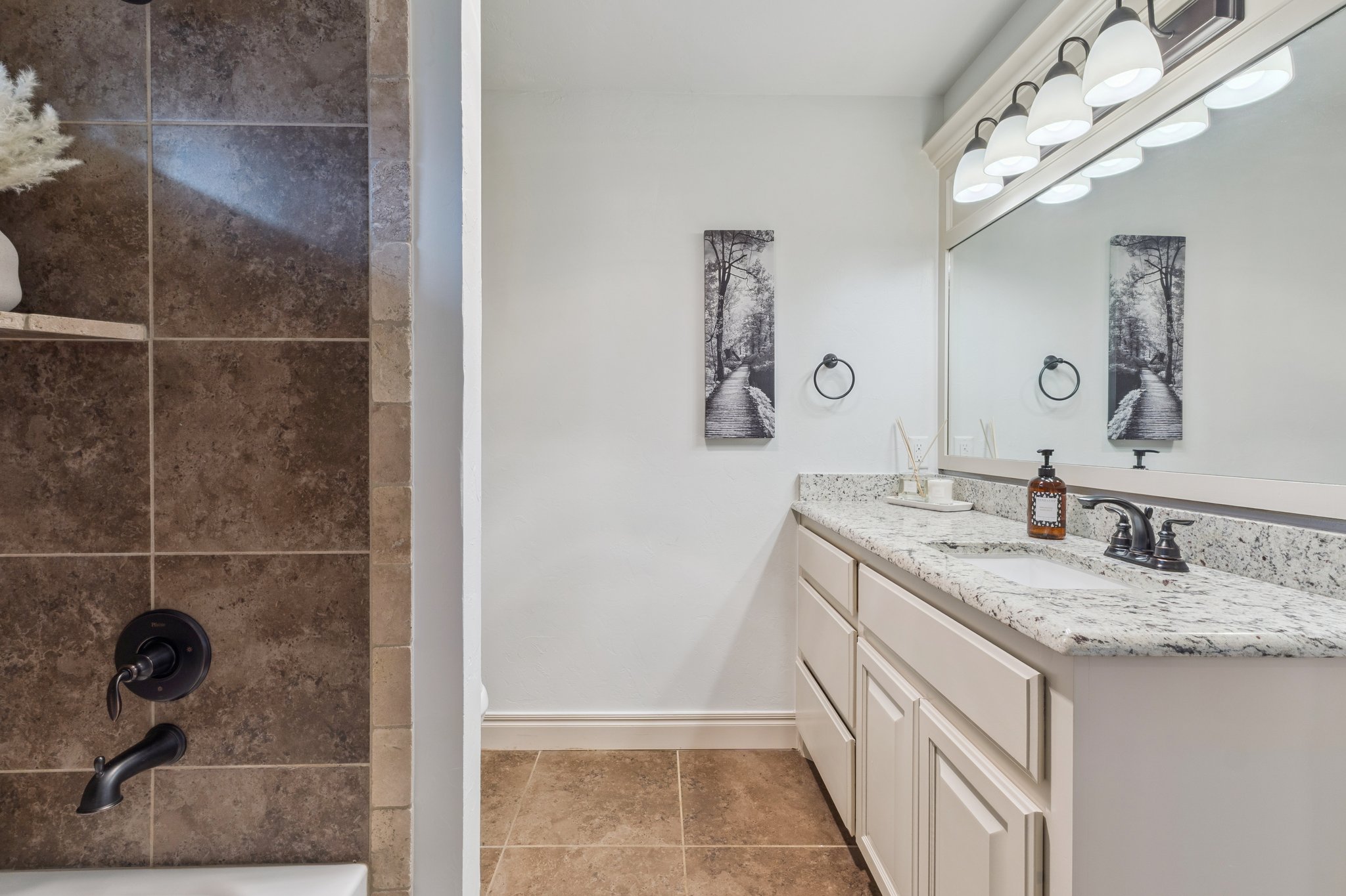 8421 NW 126th St_051.jpg