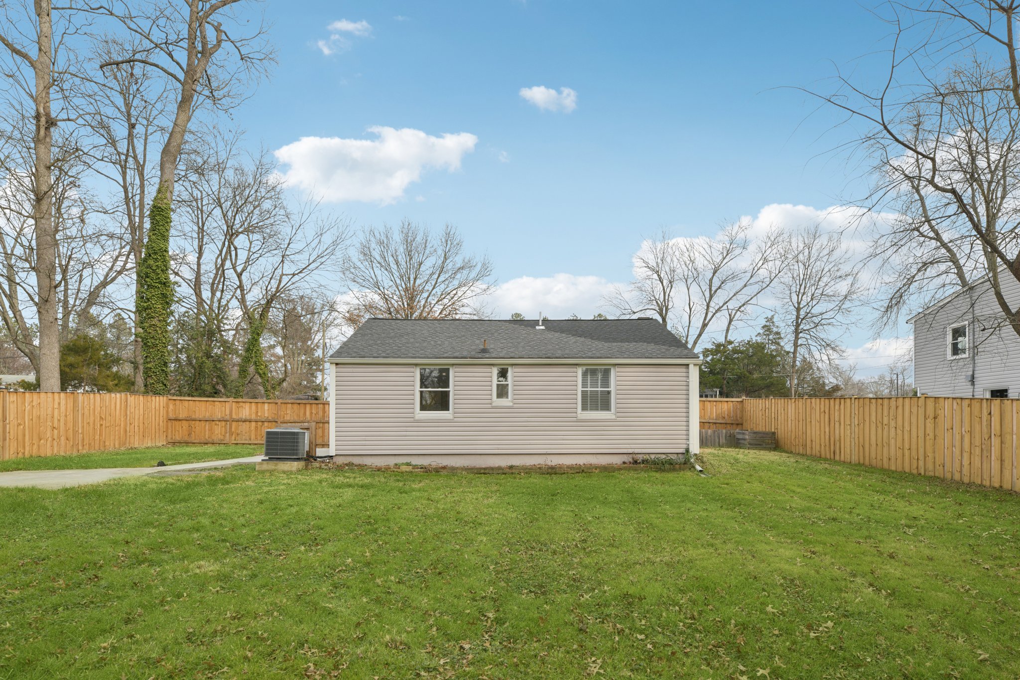 Woodlawn St-S0701-034.jpg