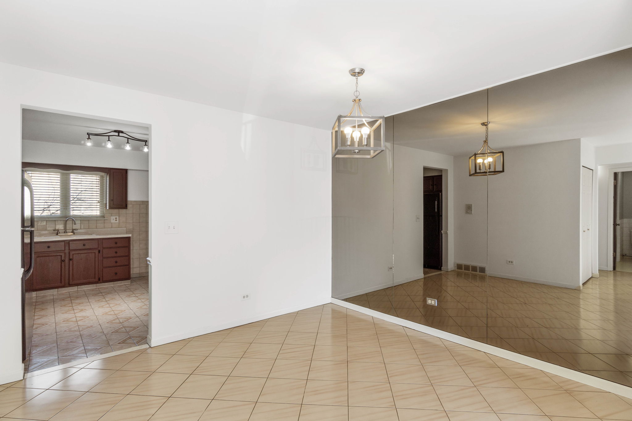 8423 W Gregory St #201, Chicago, IL 60656