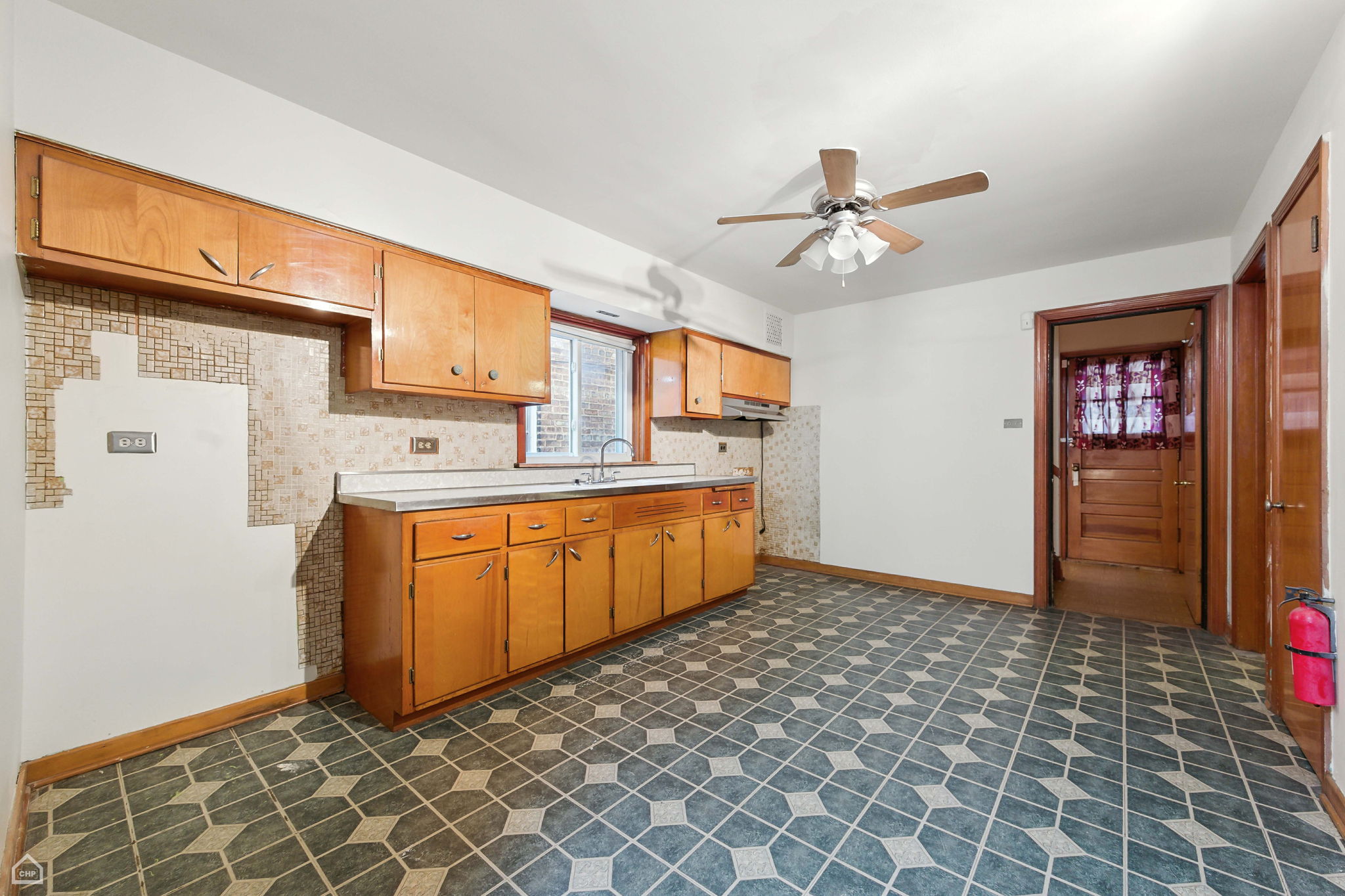 8424 S Essex Ave_009