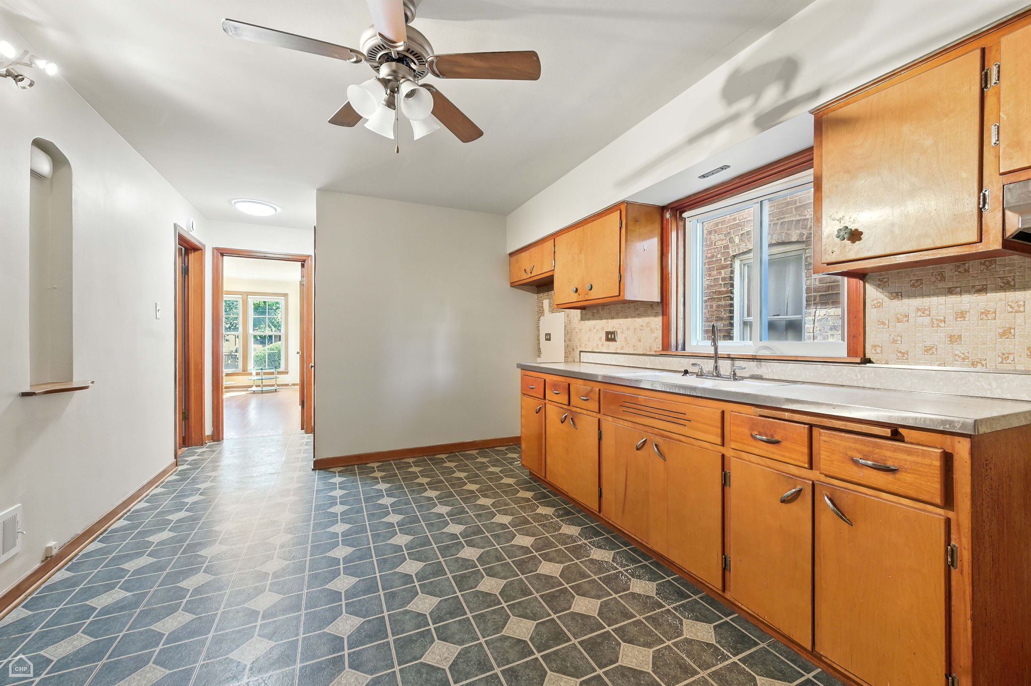 8424 S Essex Ave_010