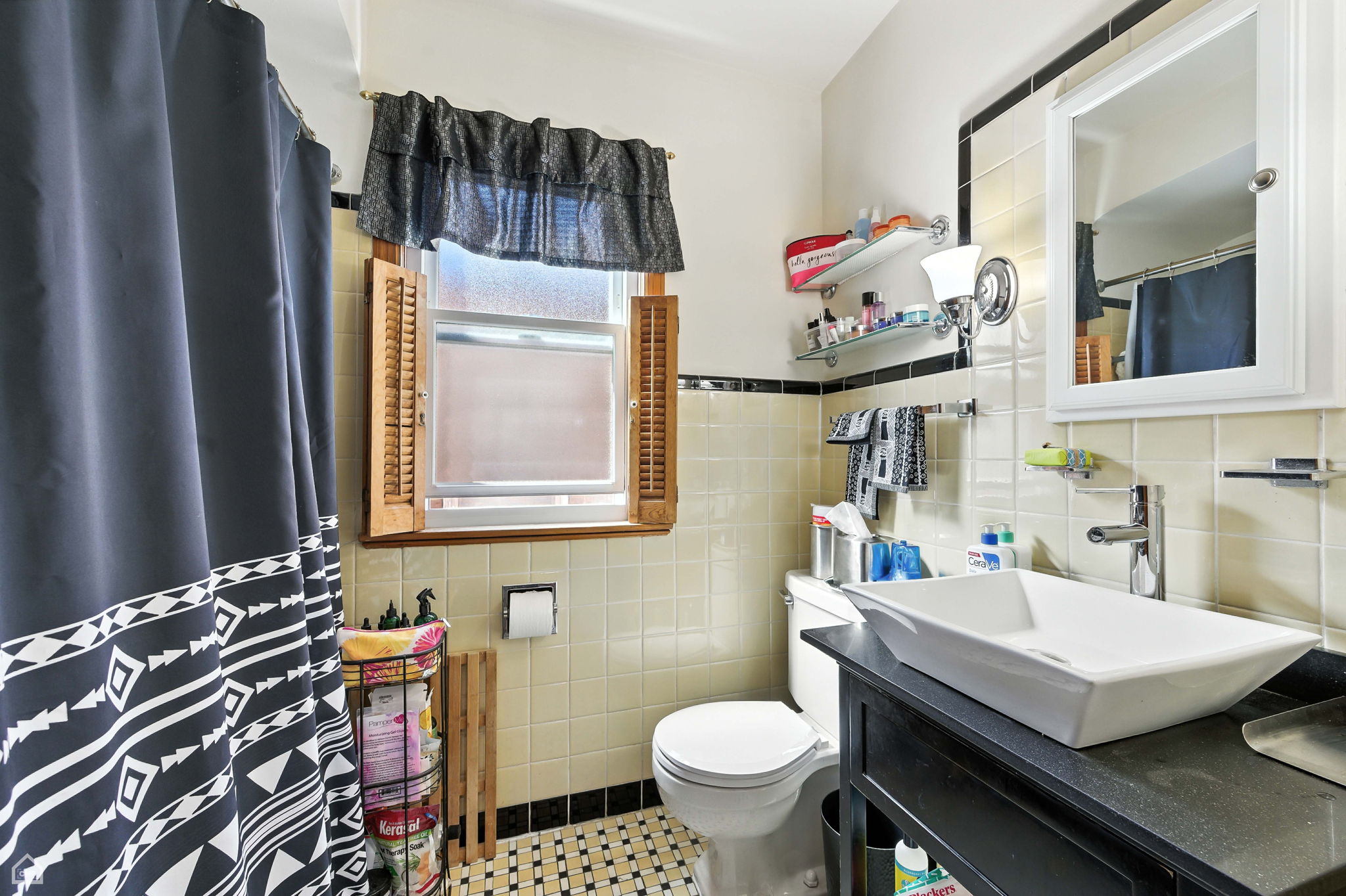 8424 S Essex Ave_016