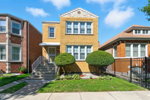 8424 S Essex Ave_001