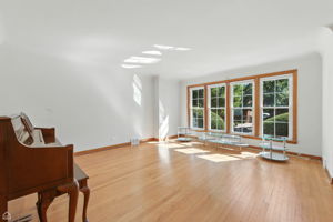 8424 S Essex Ave_006